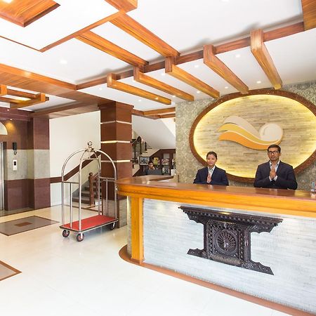 Hotel White Pearl Pokhara Exteriör bild