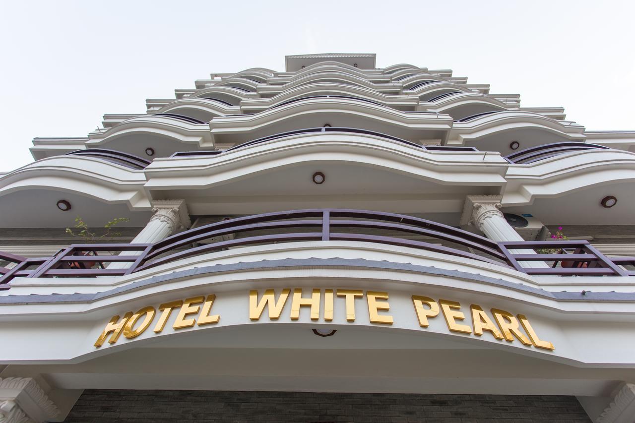 Hotel White Pearl Pokhara Exteriör bild