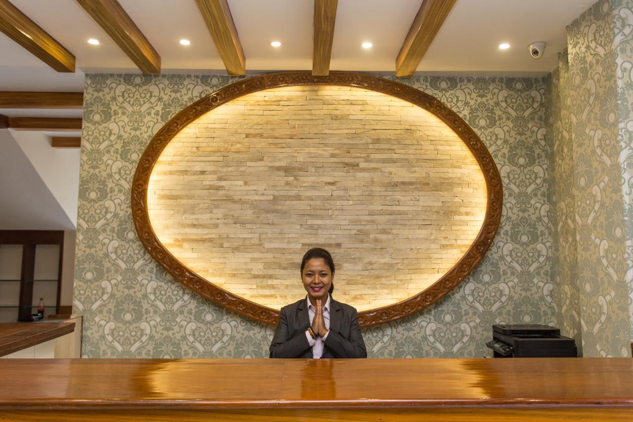 Hotel White Pearl Pokhara Exteriör bild
