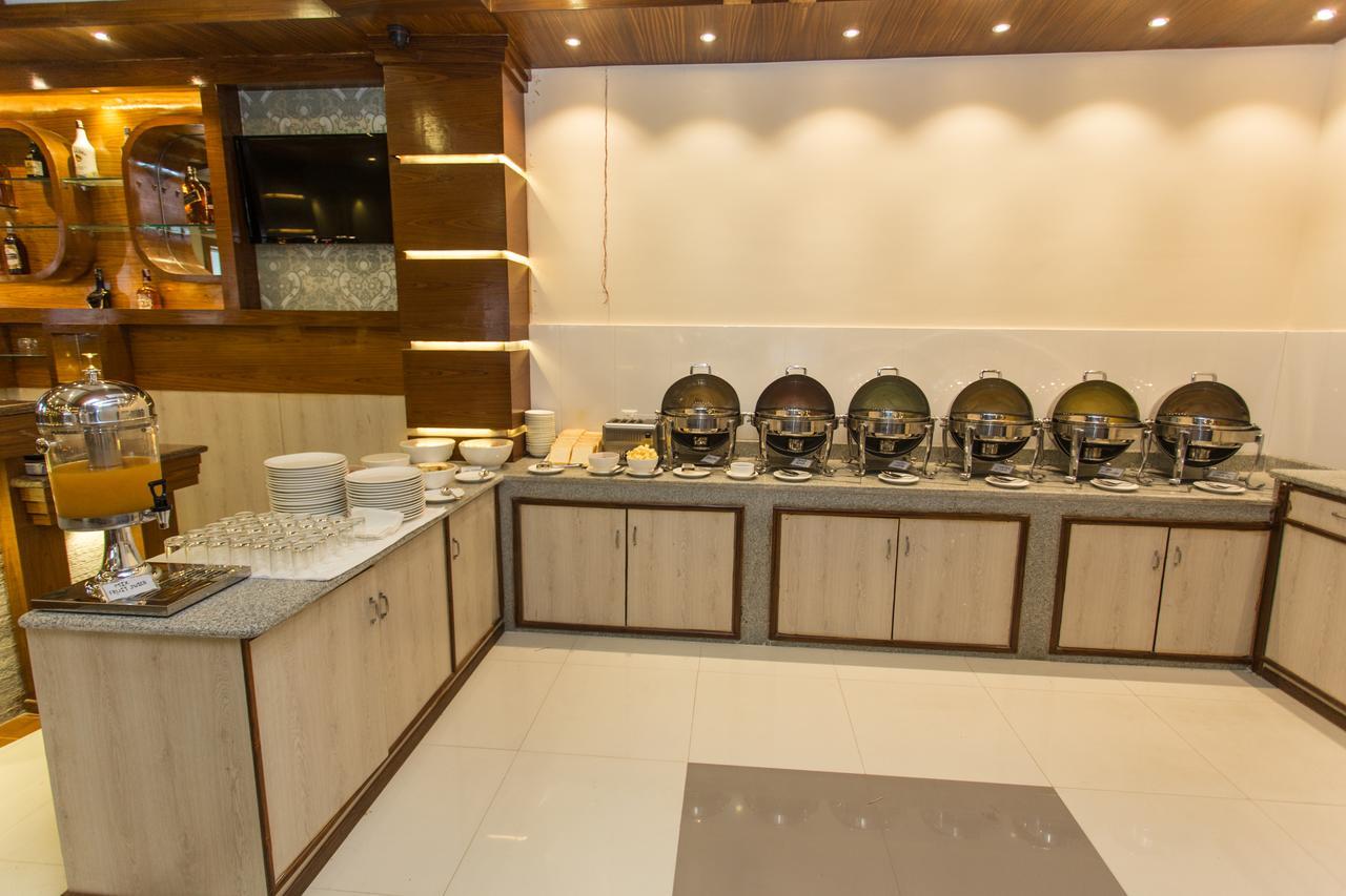 Hotel White Pearl Pokhara Exteriör bild