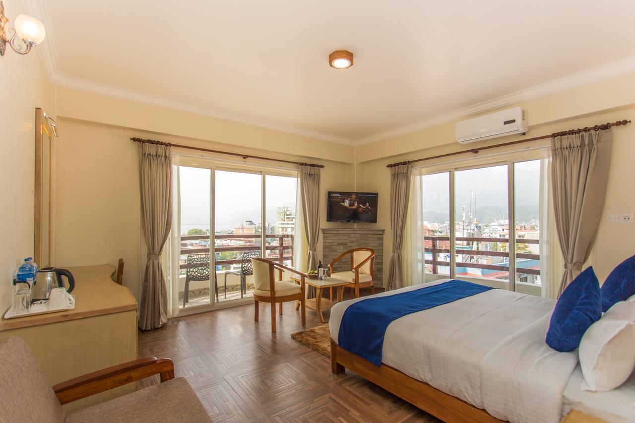 Hotel White Pearl Pokhara Exteriör bild