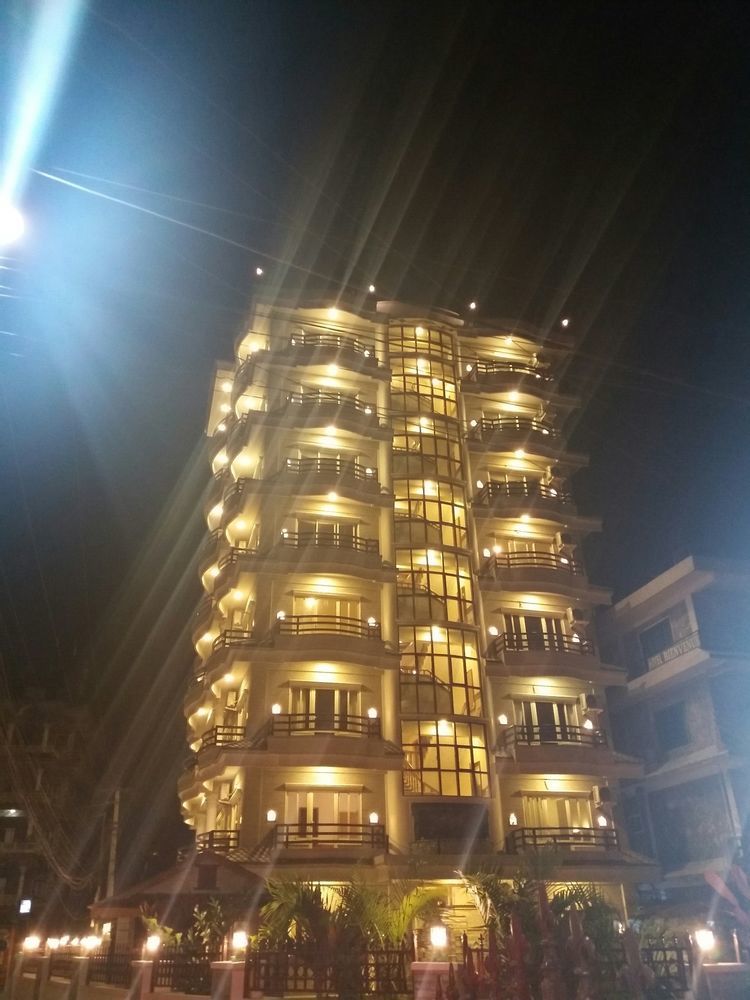 Hotel White Pearl Pokhara Exteriör bild