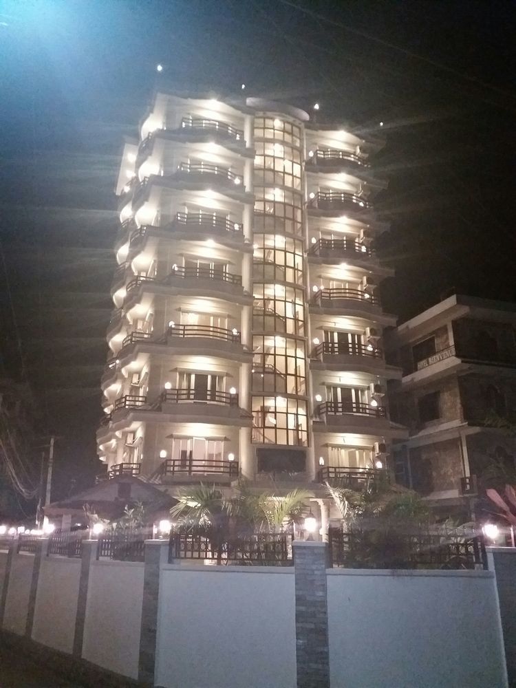 Hotel White Pearl Pokhara Exteriör bild