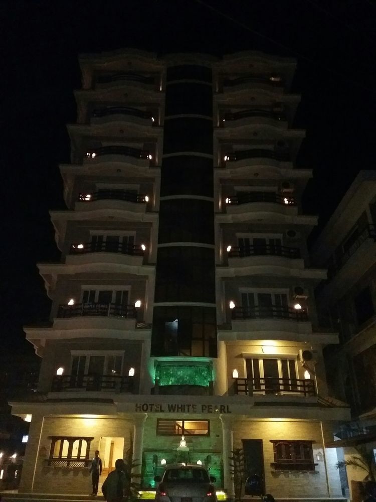 Hotel White Pearl Pokhara Exteriör bild
