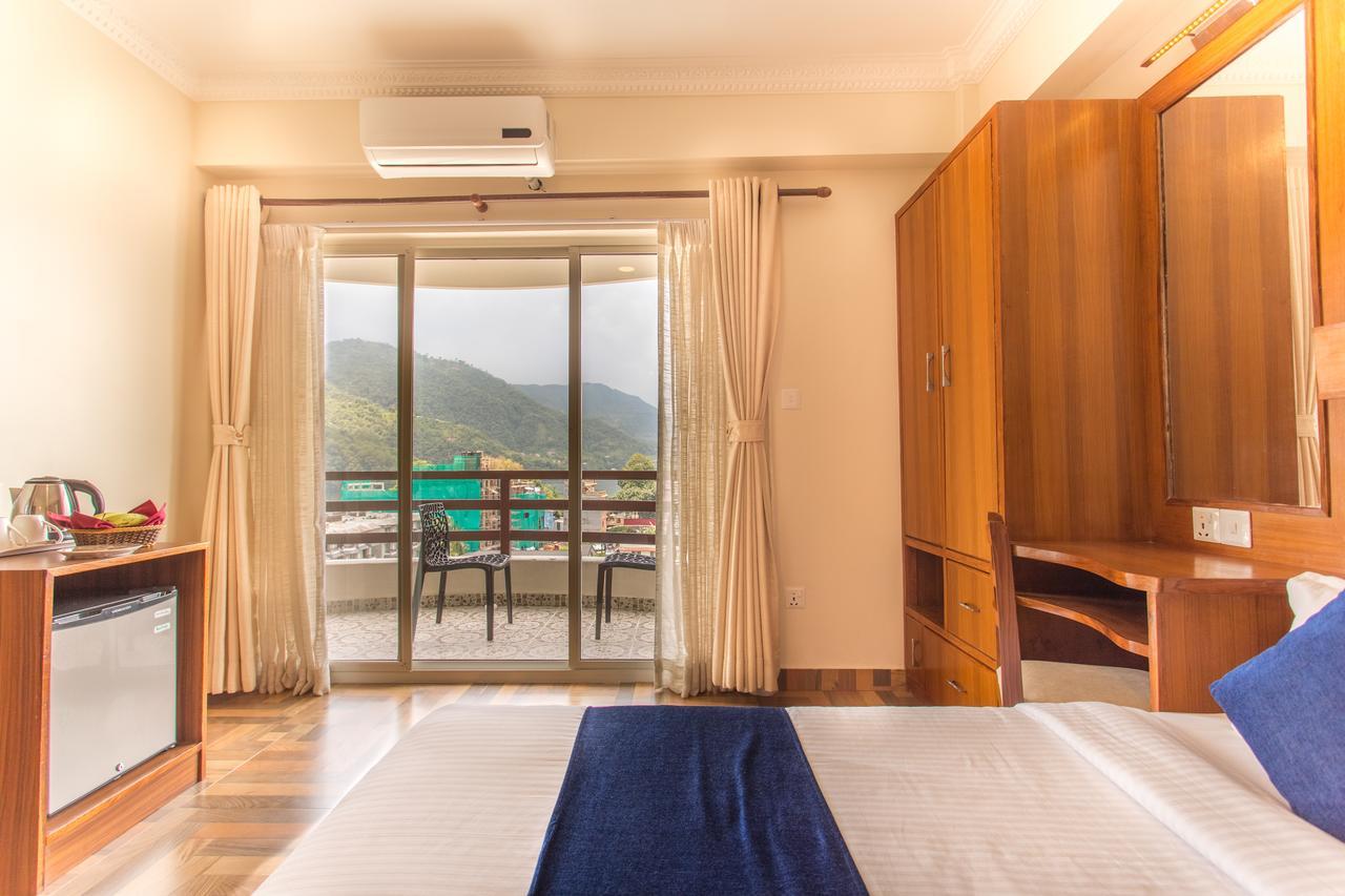 Hotel White Pearl Pokhara Exteriör bild