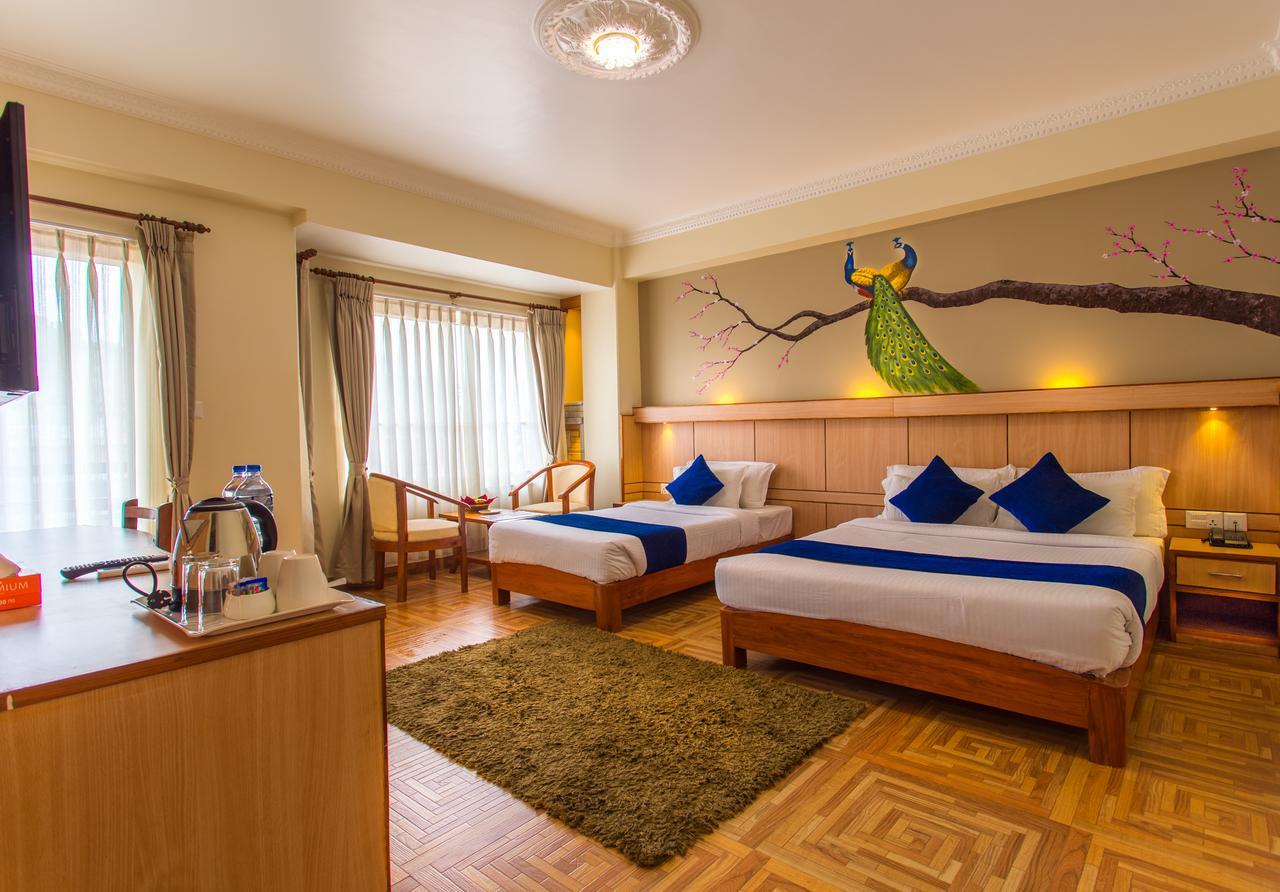 Hotel White Pearl Pokhara Exteriör bild