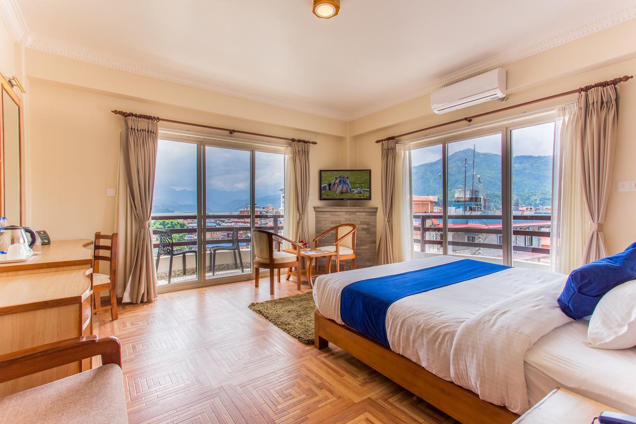Hotel White Pearl Pokhara Exteriör bild