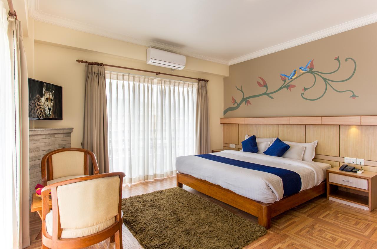 Hotel White Pearl Pokhara Exteriör bild