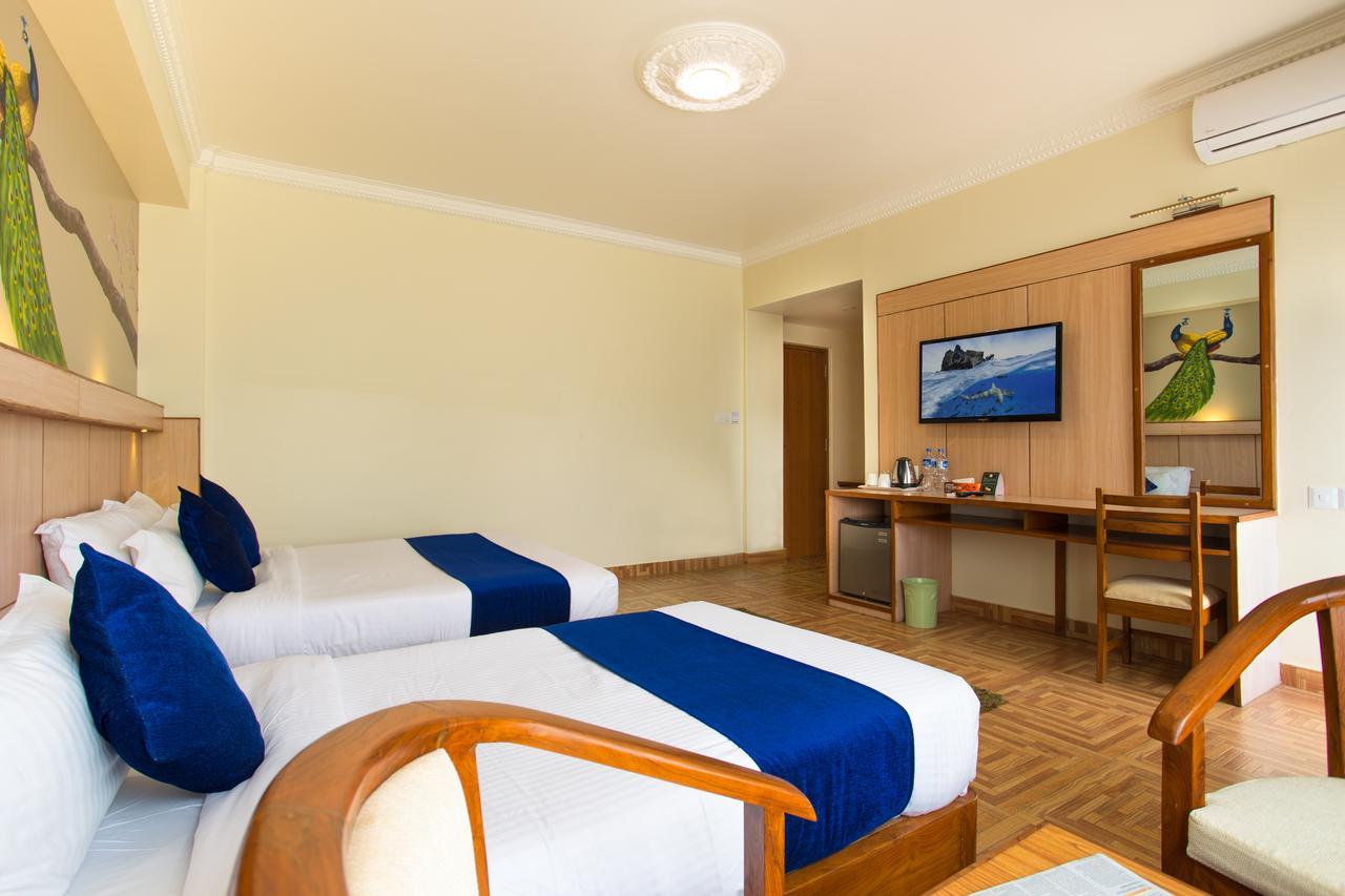 Hotel White Pearl Pokhara Exteriör bild