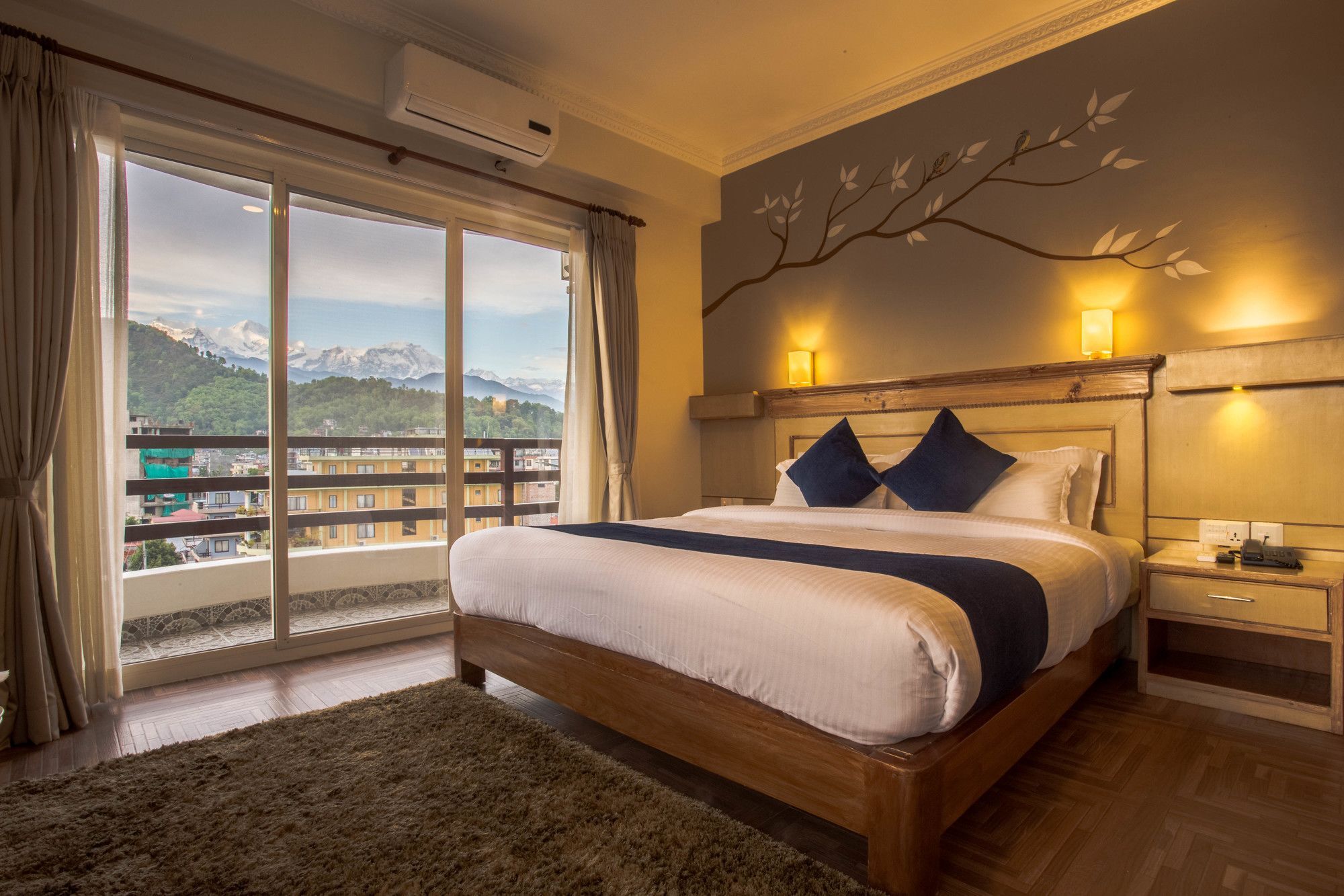 Hotel White Pearl Pokhara Exteriör bild