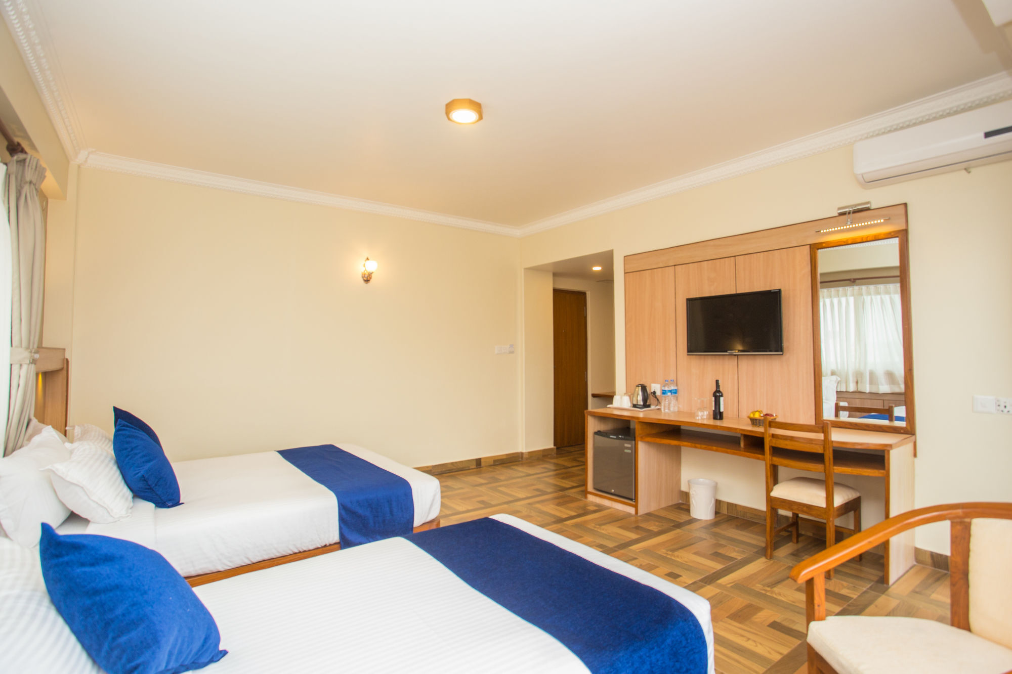Hotel White Pearl Pokhara Exteriör bild