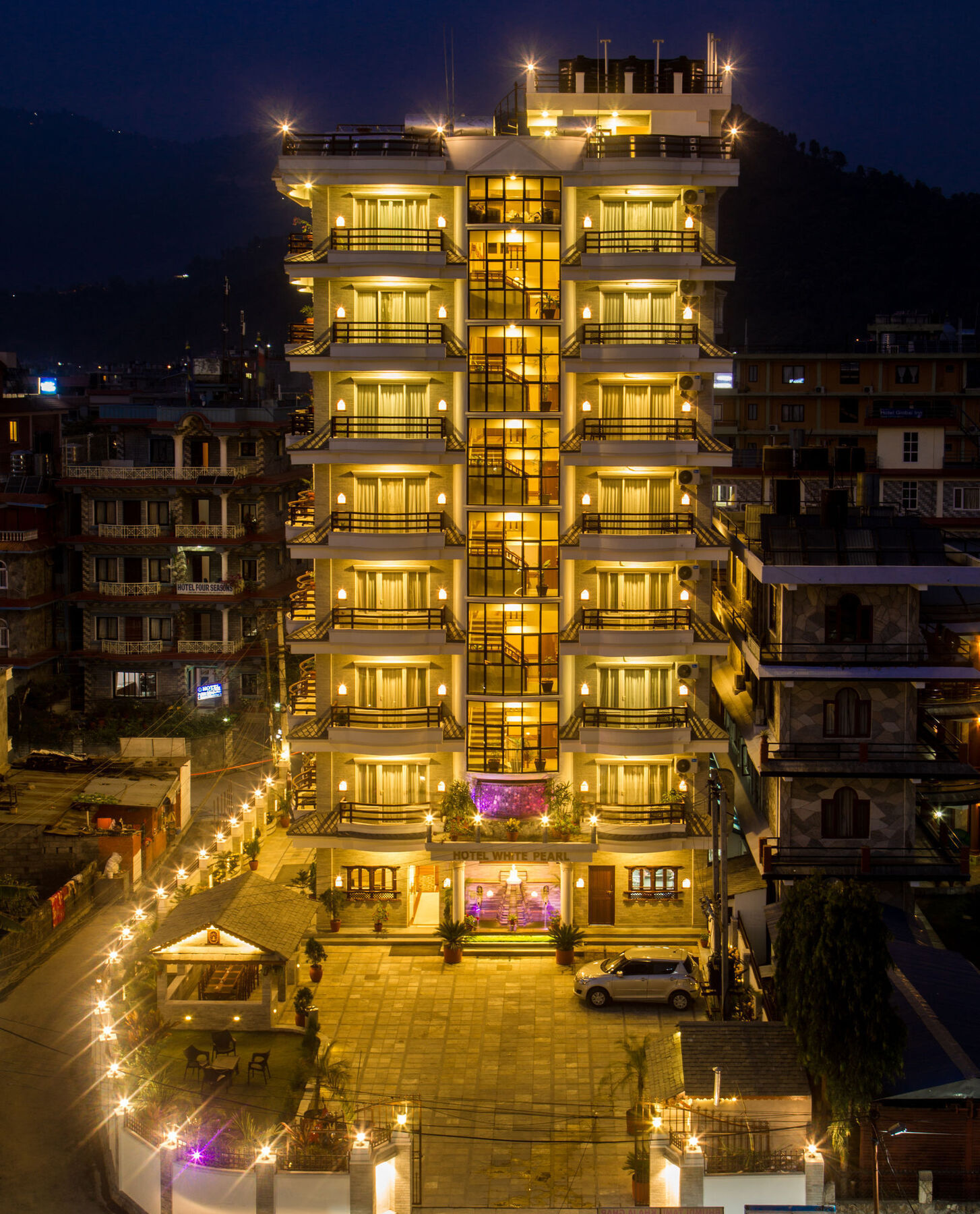 Hotel White Pearl Pokhara Exteriör bild