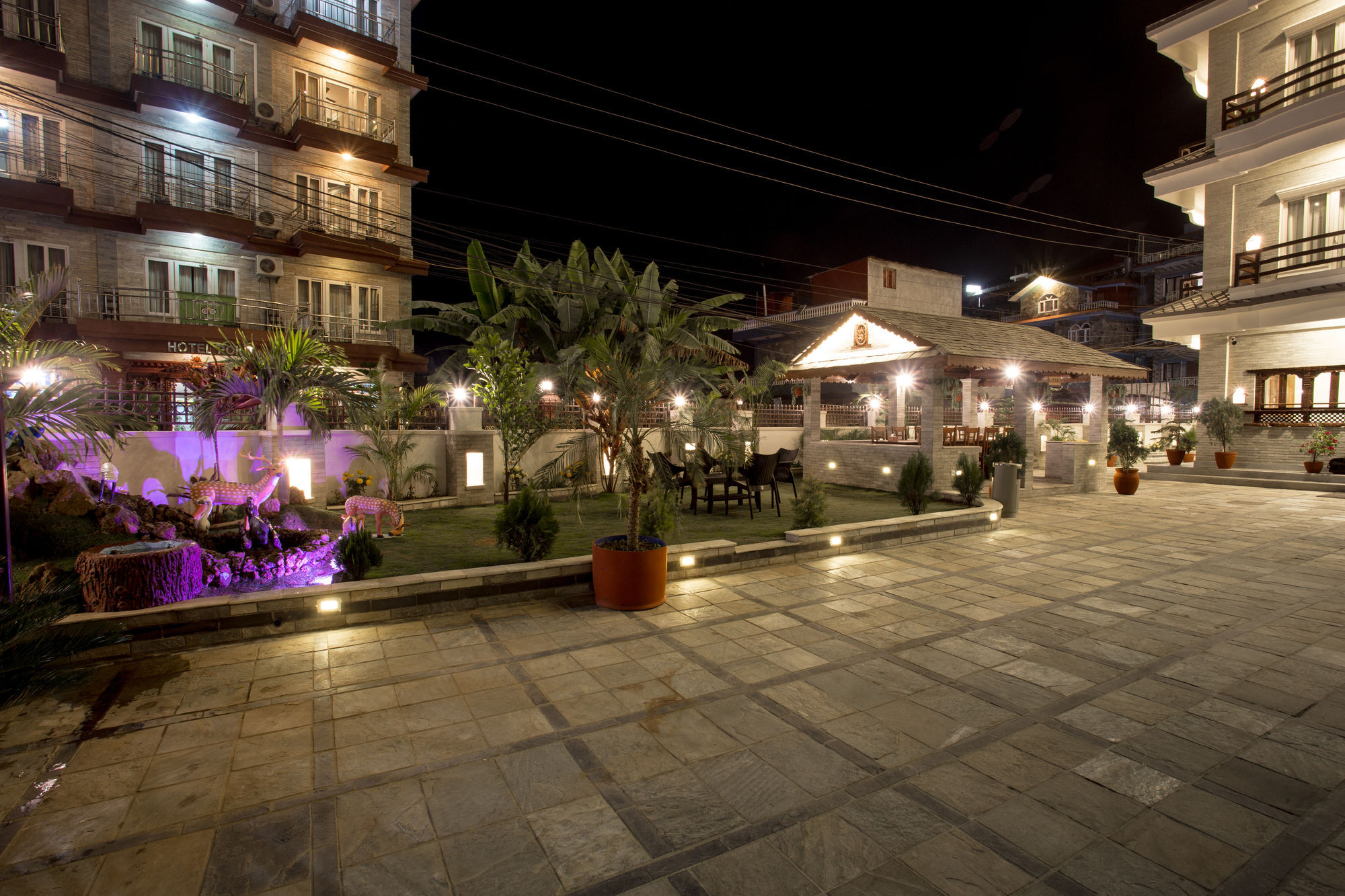 Hotel White Pearl Pokhara Exteriör bild