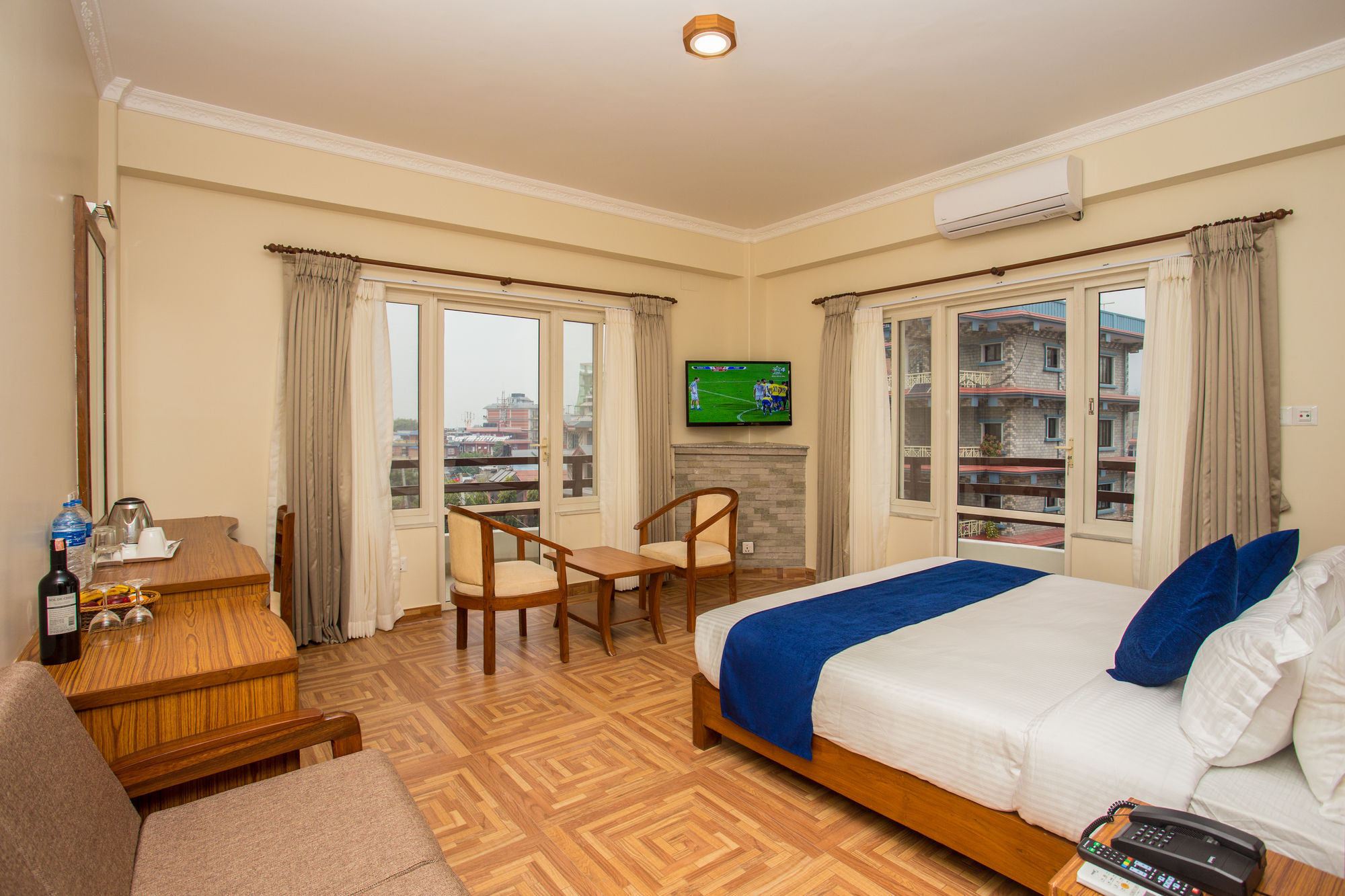 Hotel White Pearl Pokhara Exteriör bild