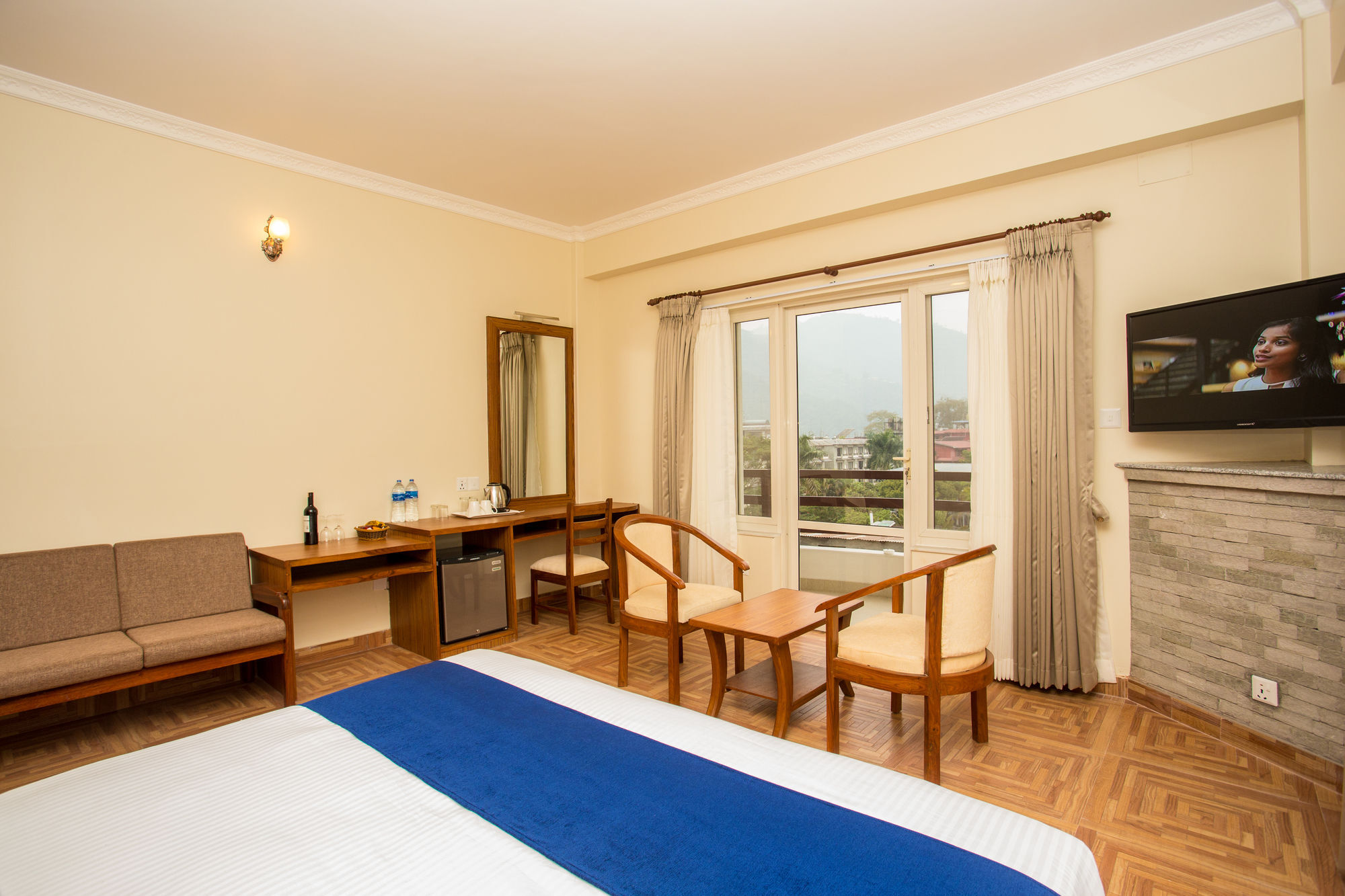 Hotel White Pearl Pokhara Exteriör bild